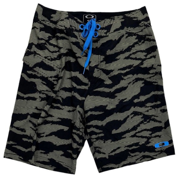 Oakley Men's Blitz Camo 20" Boardshorts With Side Pocket in Wild Lime - Picture 1 of 2
